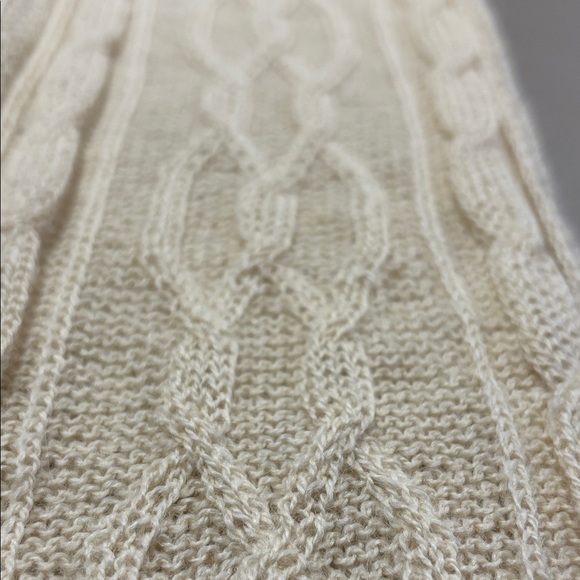 Chic Cream Cable Knit Women's Scarf - Picture 7 of 8